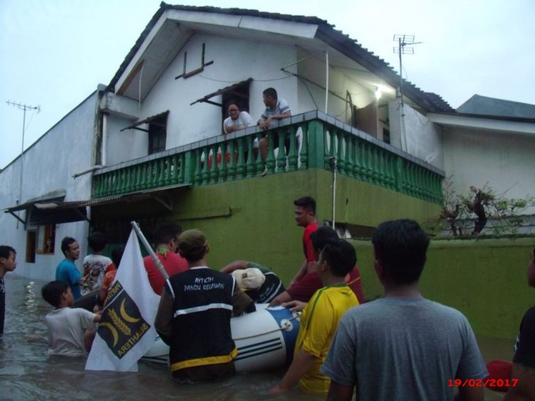 Beberapa Tempat di Bekasi Terendam Banjir, Relawan PKS Bergerak Membantu