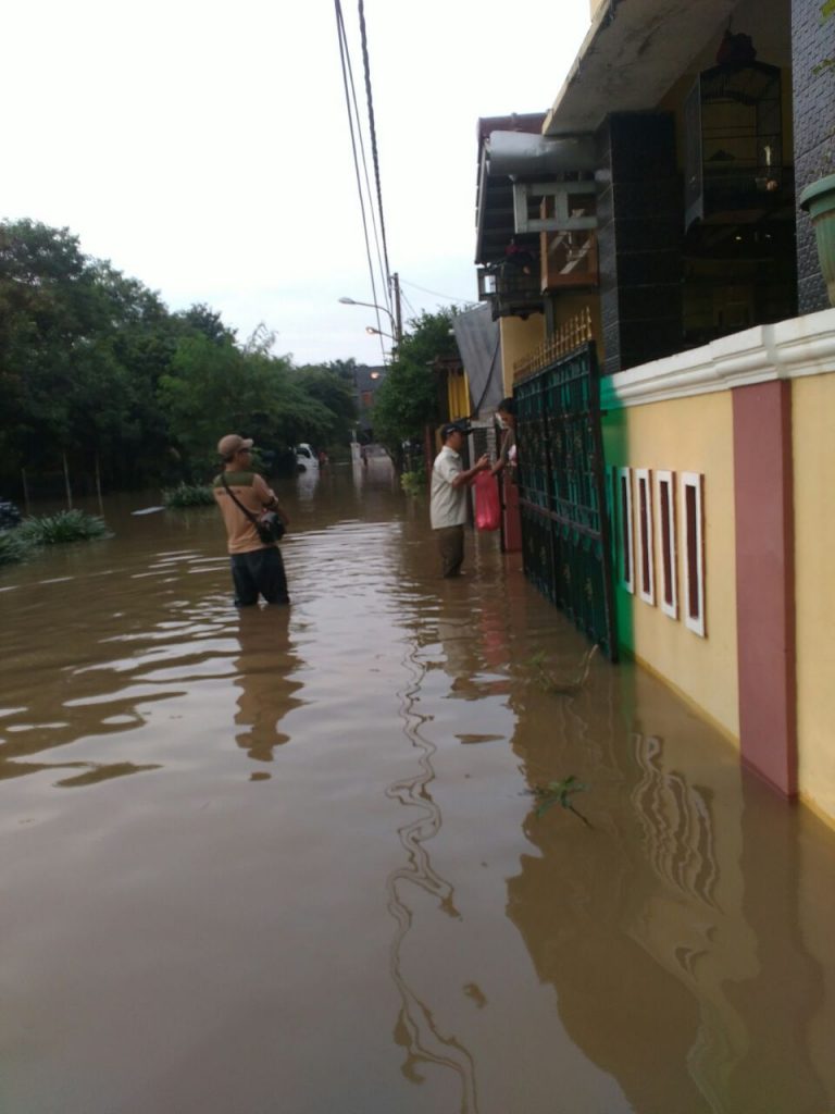 Kader PKS Bintara Jaya Salurkan 900 Paket Bantuan bagi Korban Banjir