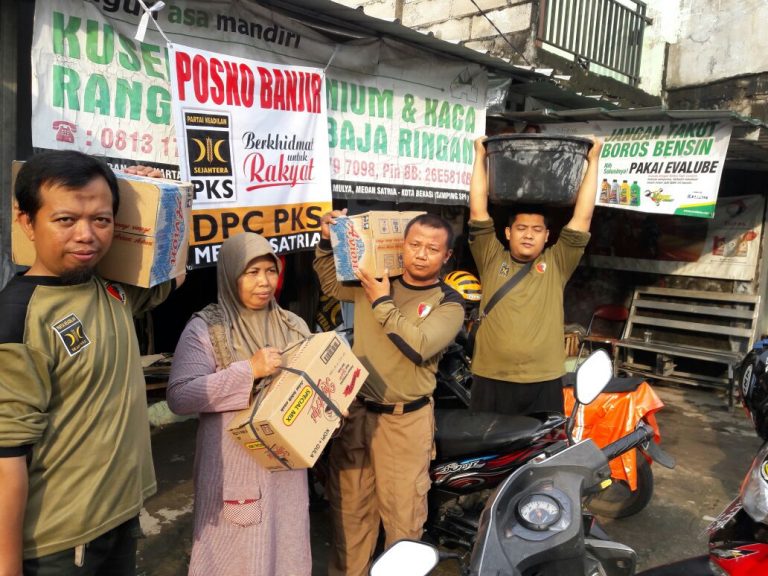 DPC PKS Medan Satria Sigap Turunkan Bantuan Bagi Korban Banjir Medan Satria