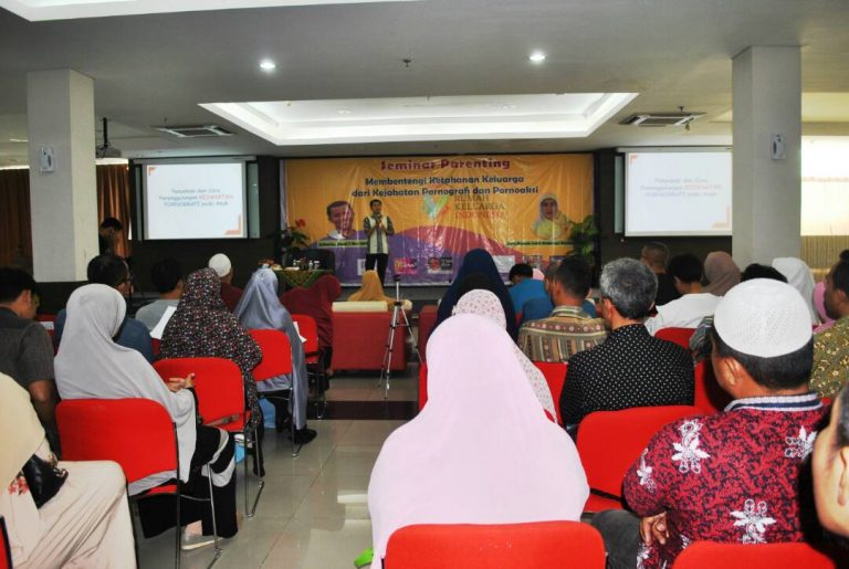 RKI Jatisampurna Gelar Seminar Parenting  Bahaya Pornografi dan Pornoaksi