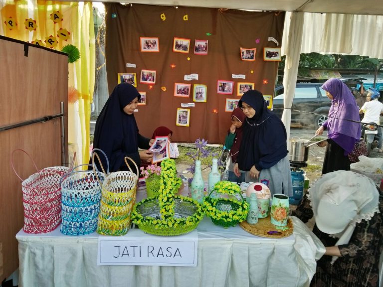 6 Stan DPRa Meriahkan Bazaar Halal Bihalal PKS Jatiasih