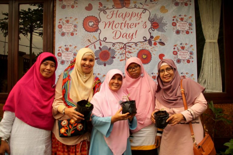 Anggota Dewan ini Ikut Meriahkan Hari Ibu bersama Warga Medan Satria