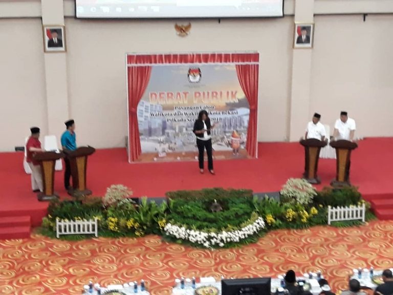 Nur-Firdaus Unggul di Debat Cawalkot Bekasi