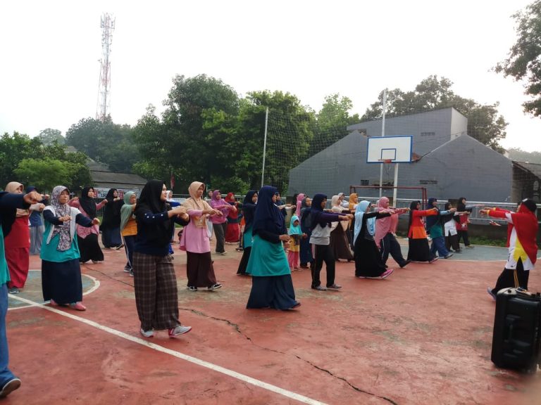 Dukung Ibu Sehat, Puspa Permaswari Rutinkan Senam di Kelurahan Jatiluhur