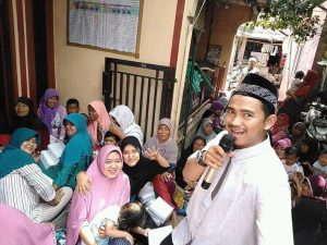 Caleg Muda ini Ajak Warga Sedekah Jumat