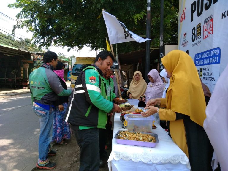 PKS Jatiluhur Gelar Jumat Berkah, Makan Siang Rp 5.000 Saja