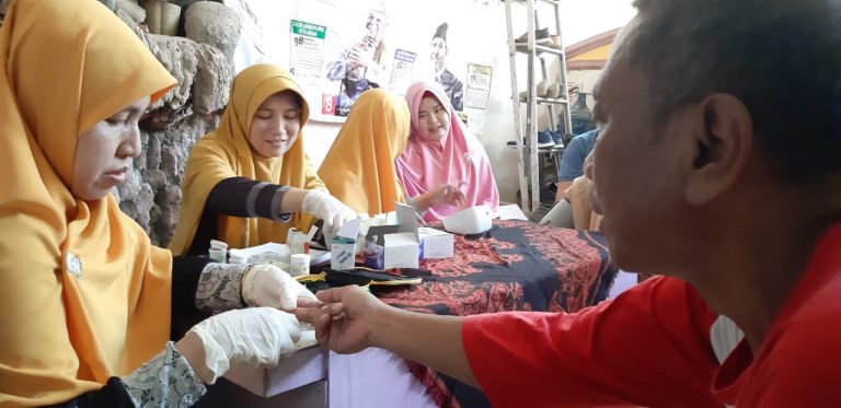Ratusan Warga RW 14 Antusias Ikuti Yankes dan Sembako Murah PKS Ranting Jatisari