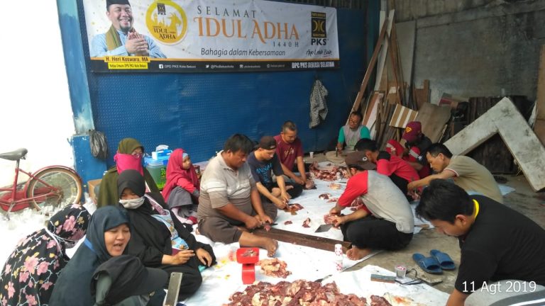 Kebersamaan Kader PKS Kayuringinjaya Rayakan Idul Adha