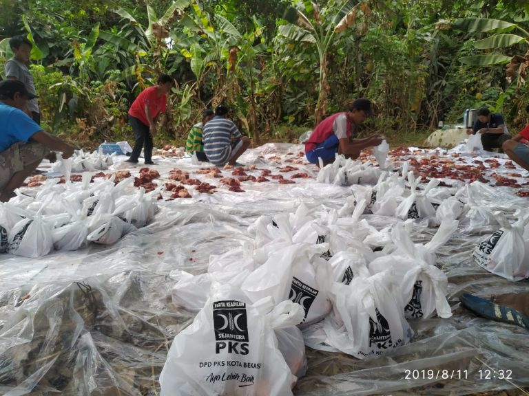 Berbagi Kebahagiaan, Wujud Syukur PKS Bekasi Selatan Rayakan Idul Adha