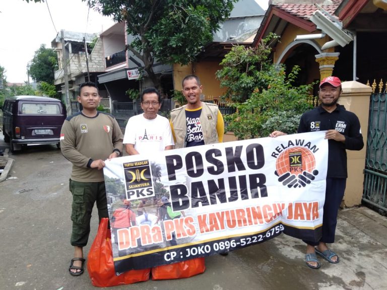 Sambangi warga, Adhika Dirgantara berikan bantuan korban Banjir di Kayuringinjaya