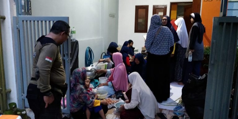 DPC PKS Bekasi Selatan Bergerak Bantu Korban Pasca Banjir
