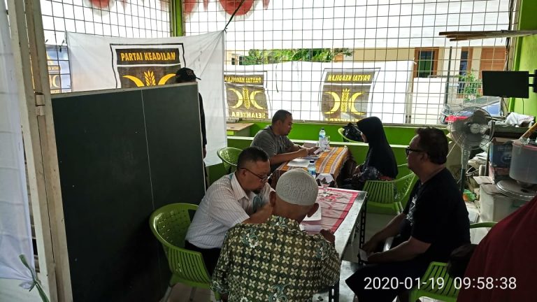 PKS dan Pengurus RW Kayuringinjaya Kerjasama Adakan Pelayanan Kesehatan