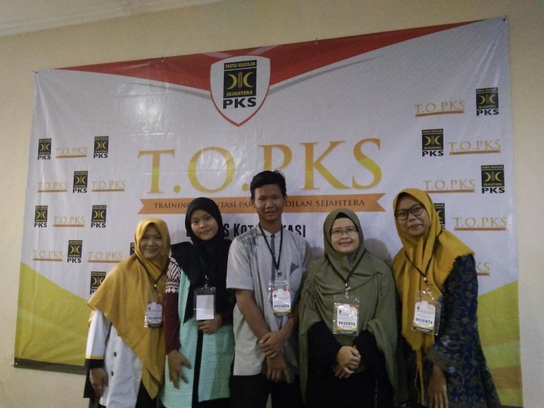 Begini Cara Ibu di Bekasi Barat Ajak Anak Muda di Wilayahnya Kenal PKS