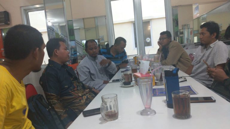 Bahas Isu Kekinian, Anggota Dewan Bekasi Utara Ngobras Bersama Masyarakat