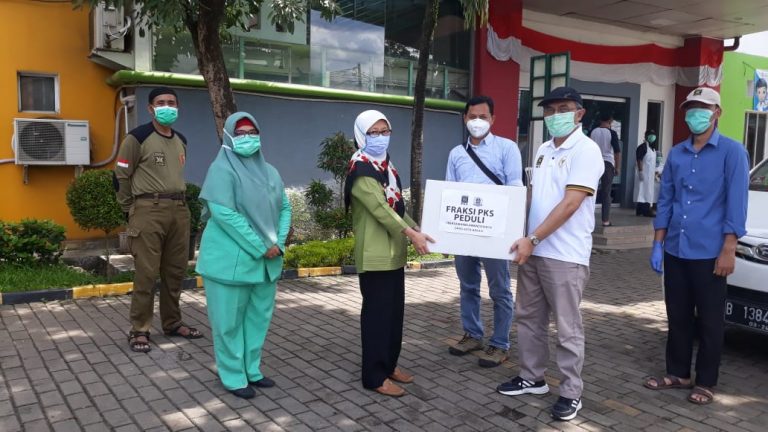 FPKS Kota Bekasi Serahkan Bantuan APD ke Rumah Sakit Jatisampurna