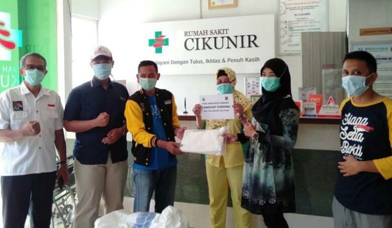 Peduli Nakes, DPC PKS Bekasi Selatan serahkan APD ke Beberapa Rumah Sakit