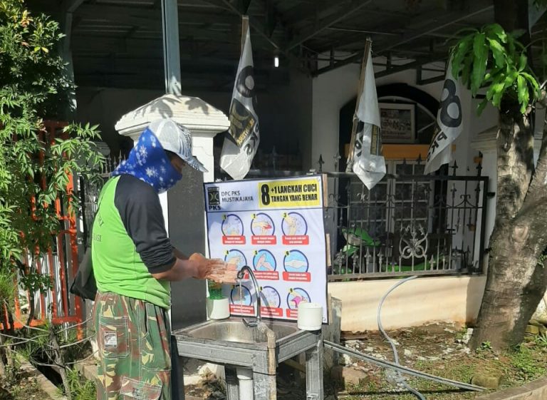 PKS Mustikajaya Sediakan Tempat Cuci Tangan Portabel