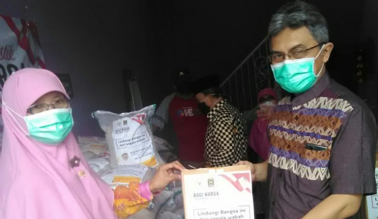 Nur Azizah Tamhid kembali Distribusikan Ribuan Sembako pada  Warga Terdampak Covid-19