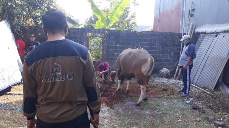 Aleg-Kader PKS-Warga Bersatu Berkurban di Jatisampurna
