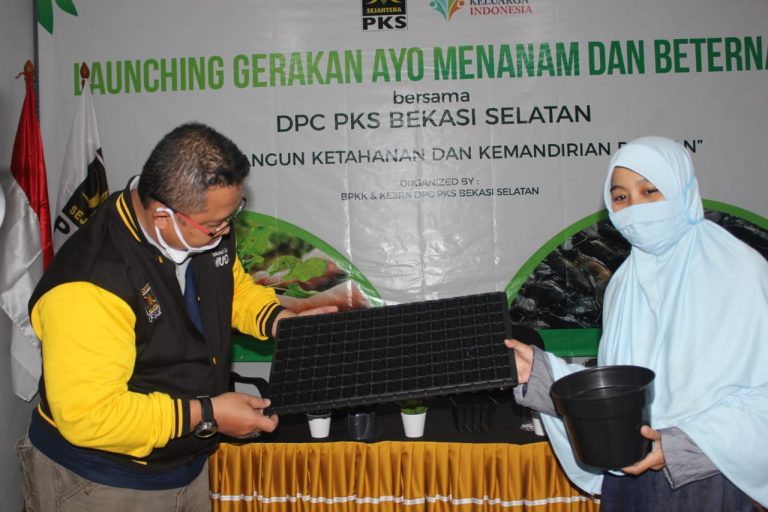 Launching Gernamber, PKS Bekasi Selatan Ajak Masyarakat  Bertanam dan Beternak dengan Ceria