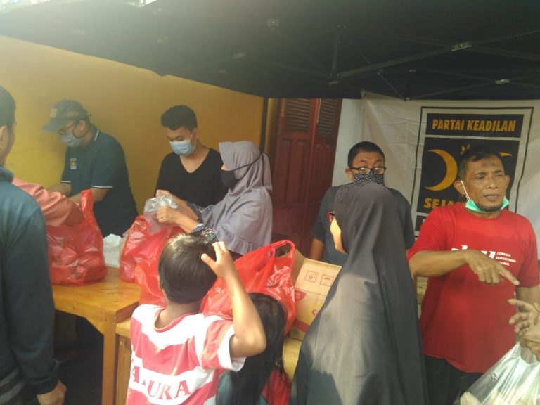 Banjir Rendam Beberapa Wilayah Dekat DAS kota Bekasi, Kader PKS Mulai Dirikan Posko
