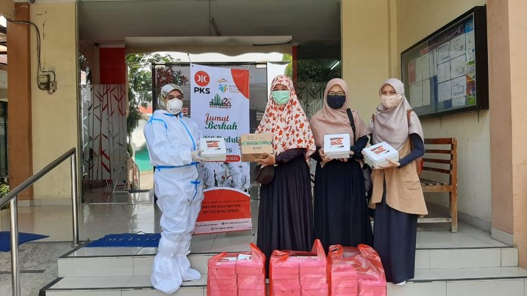Aksi Peduli Nakes di Lima Puskesmas Bekasi Selatan, Agustine Rizki: “Mereka Berjibaku Sejak Awal Pandemi”