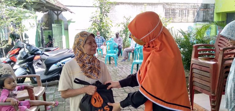 BPKK DPRa PKS Jatiraden Berbagi Paket Sembako Ramadhan untuk Masyarakat
