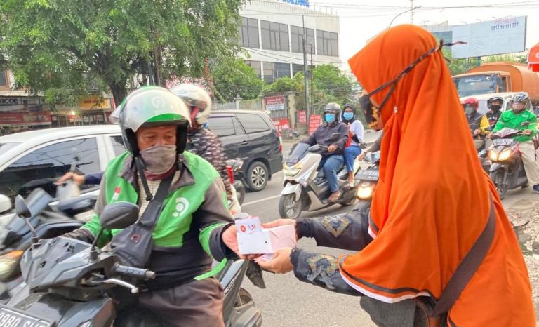 DPRa PKS Se-Medan Satria Bersama RKI Medan Satria Tebar 1000 Takjil Ramadhan