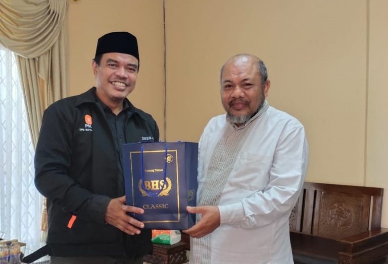 BPU DPD PKS Kota Bekasi Jalin Silaturrahim Keumatan Ke KH. Salimin Dani