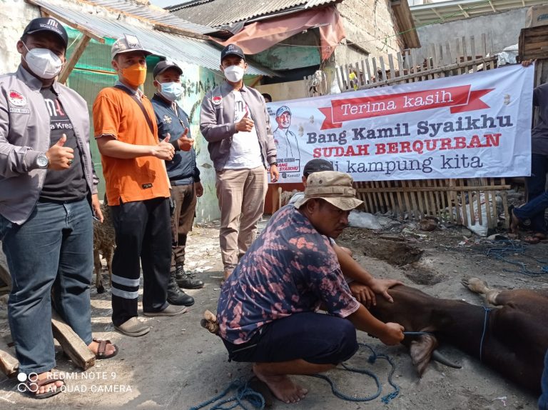 Bang Kamil Syaikhu Berbagi Ratusan Daging Qurban