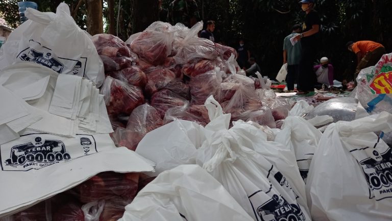 DPC PKS Jatisampurna Turut dalam Program Tebar 1 Juta Paket Kurban