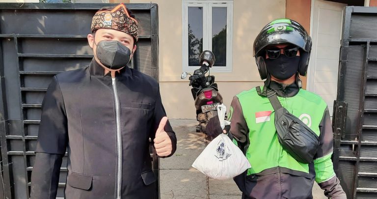Tebar Kurban, Ketua DPC PKS Mustika Jaya: PKS Hadir Disemua Kondisi untuk Melayani Warga