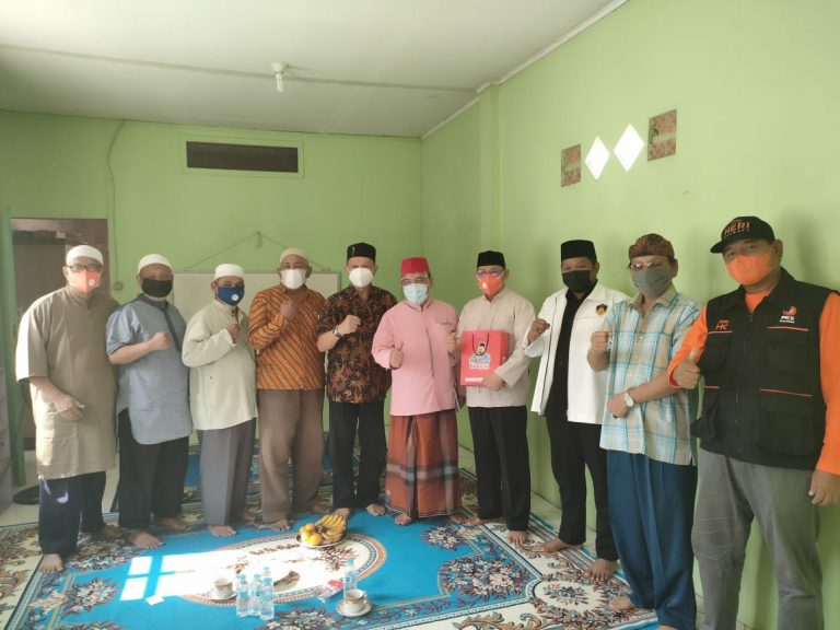 Silaturrahim ke Ustadz Anwar Ansori, Bang HK: Ulama adalah Tokoh yang Wajib Diperhatikan Dikala Pandemi