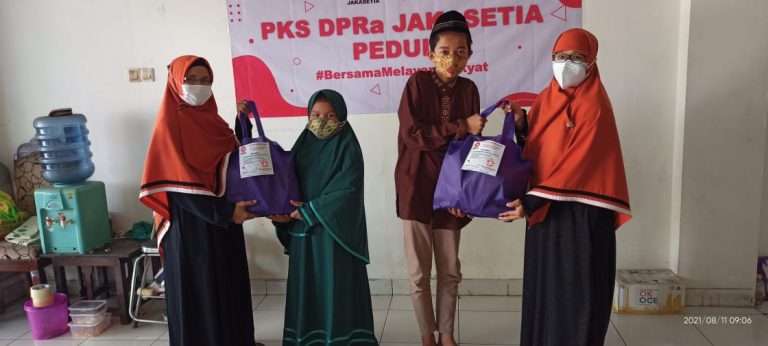 Semangat Muharram, DPRa PKS Jakasetia Berbagi Paket Sembako untuk Yatim Terdampak Pandemi