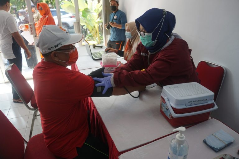 Gelar Donor Darah, Bang HK Ajak Masyarakat Bekasi Sehat dan Peduli Sesama