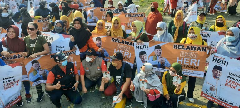 Pelantikan Korkel – RW BEM HK Mustika Jaya Antusias Diikuti Ratusan Emak-Emak