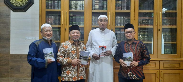Silaturrahim ke Pesantren Al-Khairaat, Bang HK Disambut Habib Muhammad Vadaq