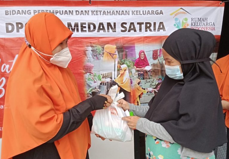 Jum’at Berkah, Warga Berbondong Daftar Jadi Anggota PKS Medan Satria