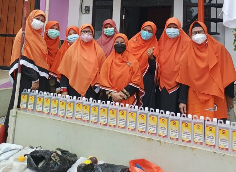 Luncurkan Komunitas Minyak Jelantah, PKS Kota Baru Beri Pemasukan Tambahan untuk Warga
