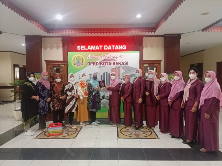 Ketua PIAD Kota Bekasi Kenalkan Maskot Bang Bek & Mpok Asih ke PIAL Kota Solok