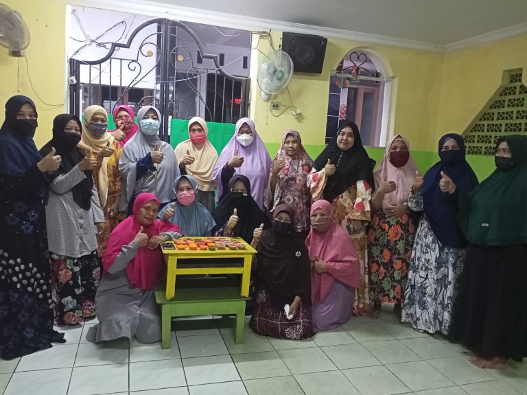 Membuat Sabun dari Minyak Jelantah Hasil Kolaborasi Bersama Warga