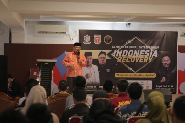 Isi Seminar, Bang HK: Saya Berahap Lahir Pemimpin dari STBA JIA untuk Kota Bekasi