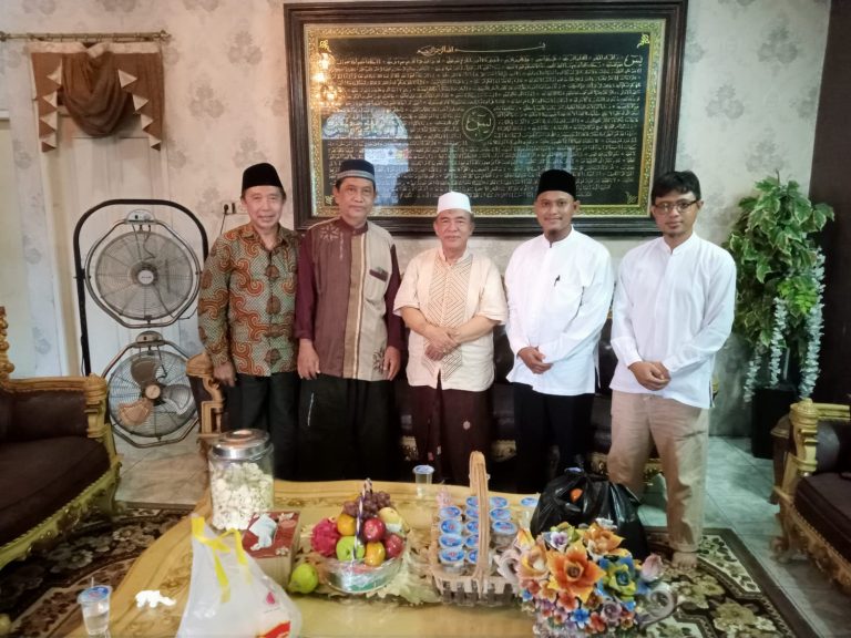 Silaturrahmi ke KH. Ishomuddin Mukhtar, Abdul Gofur: Beliau Harapkan Kota Bekasi Dipimpin Santri