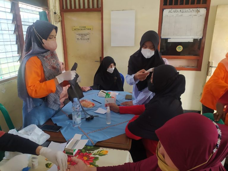 BPKK DPRa PKS Aren Jaya Berikan Berbagai Pelayanan untuk Warga di Pasar Tani Berdaya RW.04