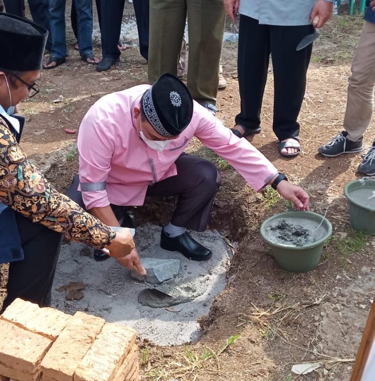 Letakkan Batu Pertama, Bang HK Do’akan Keberkahan untuk Masyarakat Sekitar