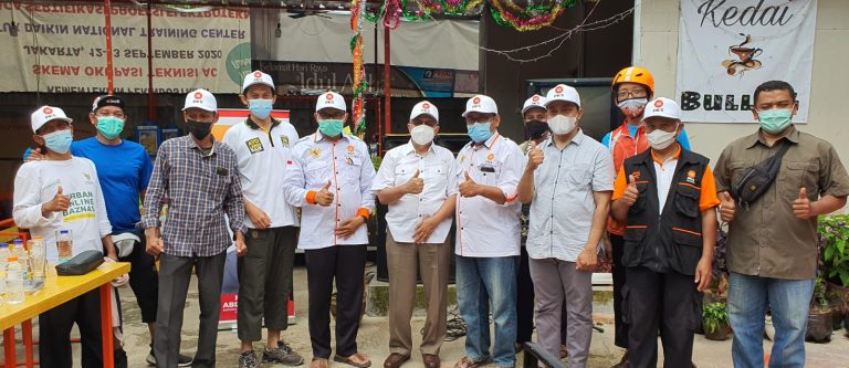 Reses, Mahfudz Abdurrahman Serahkan Bantuan untuk Warga Kota Bekasi