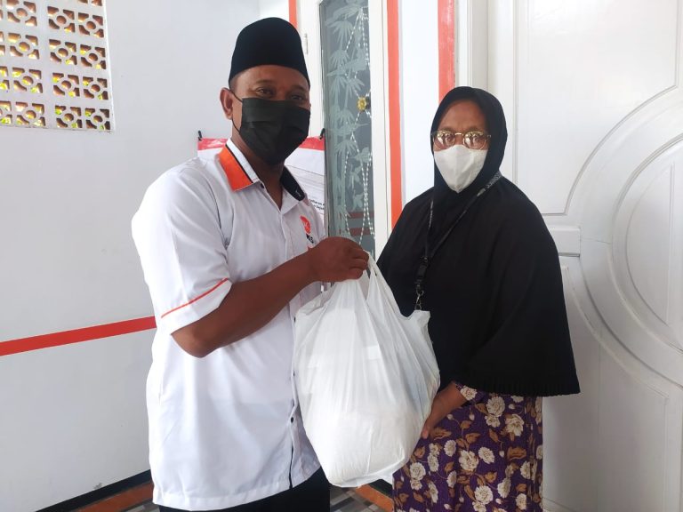 Kesulitan Bahan Pokok, PKS Bekasi Utara Gelar Pasar Sembako Murah untuk Warga