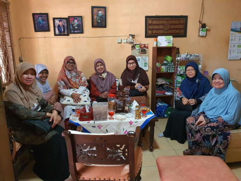Silaturrahmi Idul Fitri, RKI Kota Bekasi Kunjungi Ketua Persistri Kota Bekasi