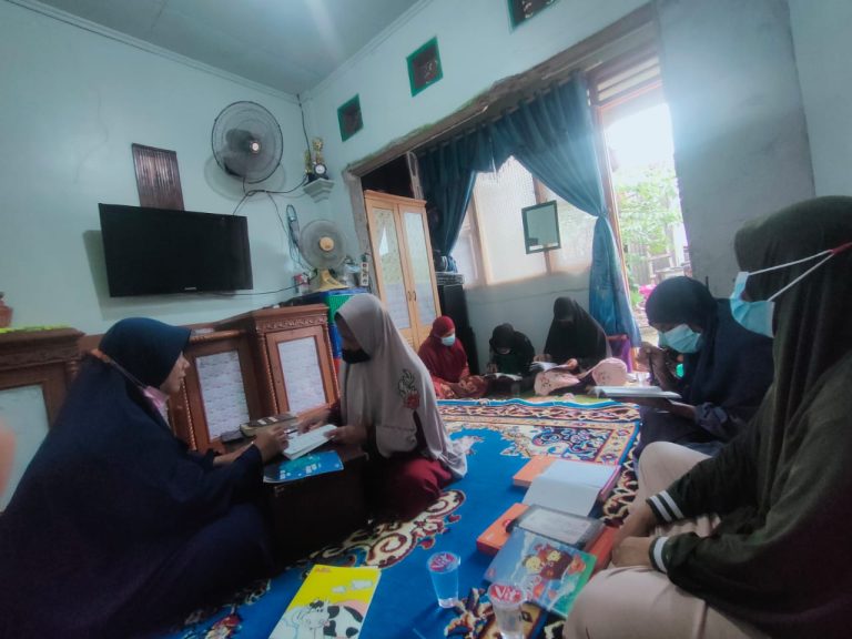 Gelar Pengajian Rutin, Para Ibu di Harapan Baru Antusias Belajar Iqra dan Al-Qur’an