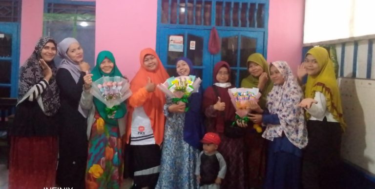 Gelar Pelatihan Kreativitas Bouquet, RKI Harapkan Para Ibu Hasilkan Barang Bernilai Ekonomi